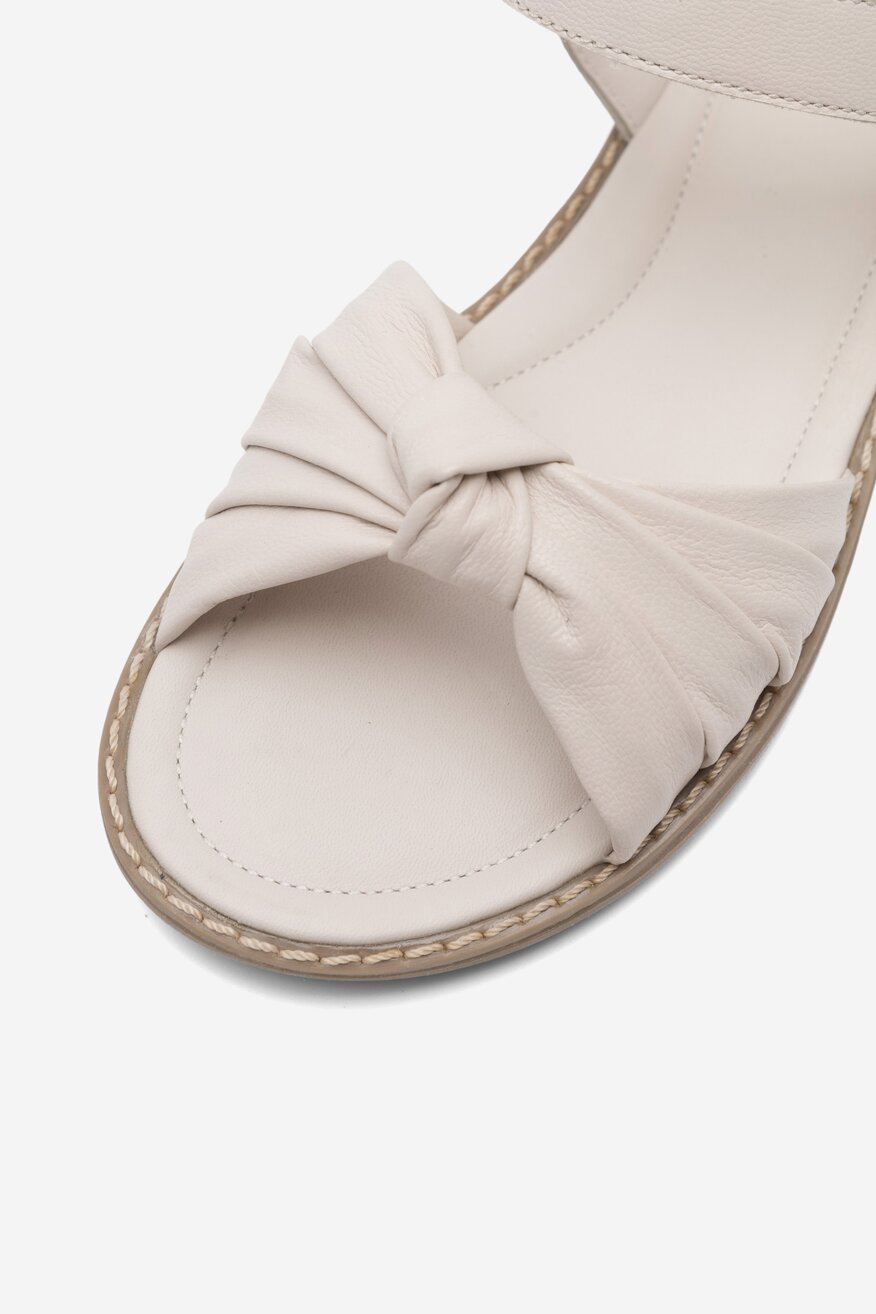 
                Сандали Lasocki Young БЕЖОВ - 5904862697345