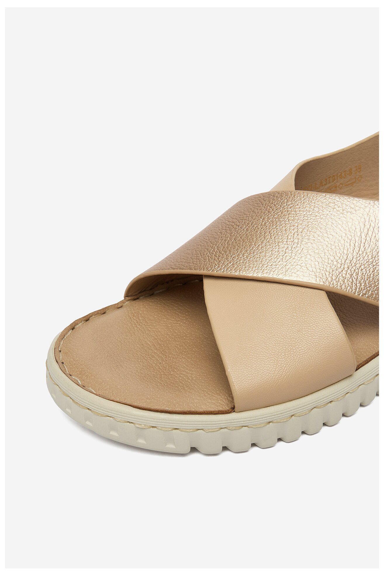 Sandały Go Soft CEO-LA3T9143-8 Złoty