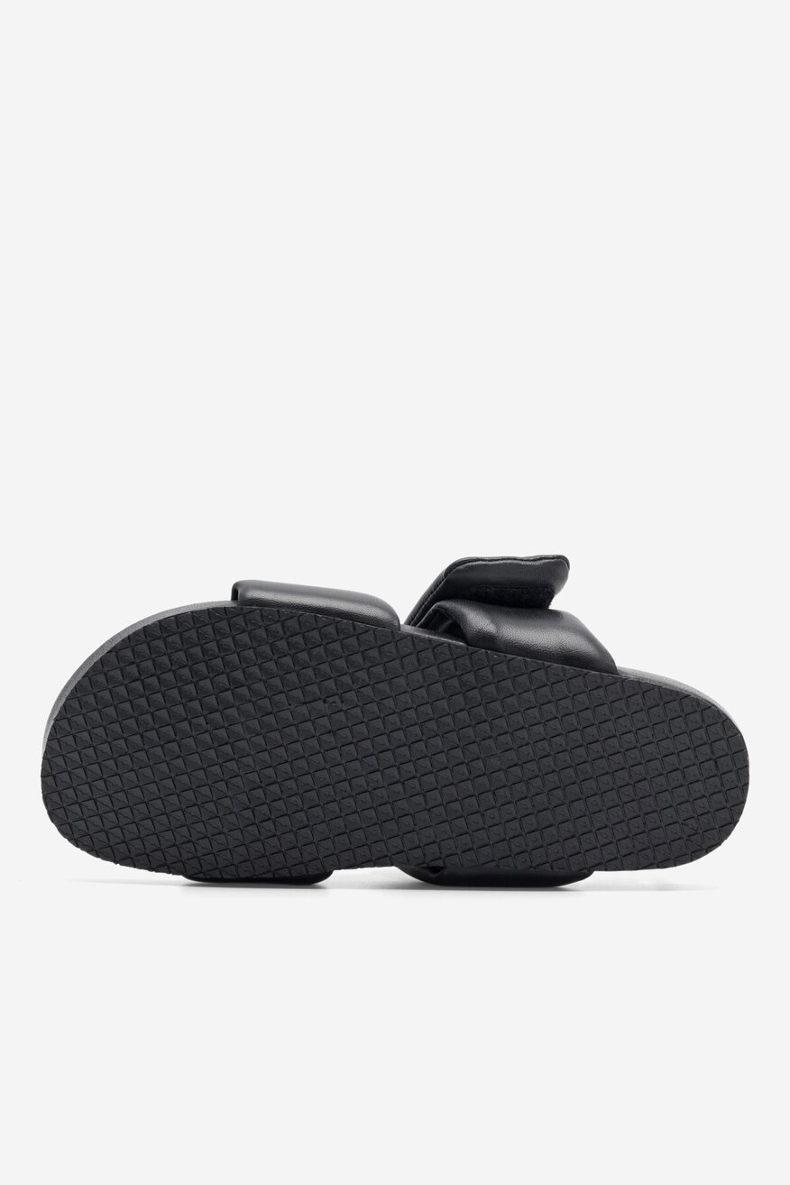 
                RAGE AGE - Skórzane klapki czarne - 5904862670102