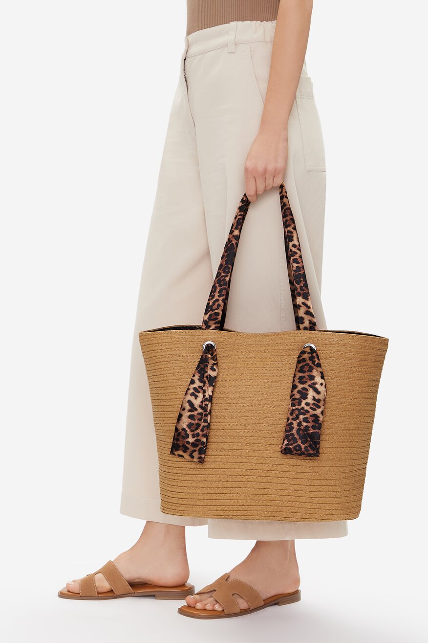 
                Дамска чанта DeeZee БЕЖОВ - 5906751073308