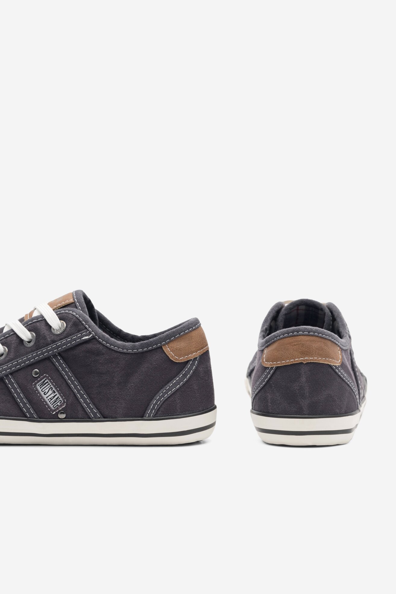 Plátěná obuv Mustang 1099-310 ČERNÁ