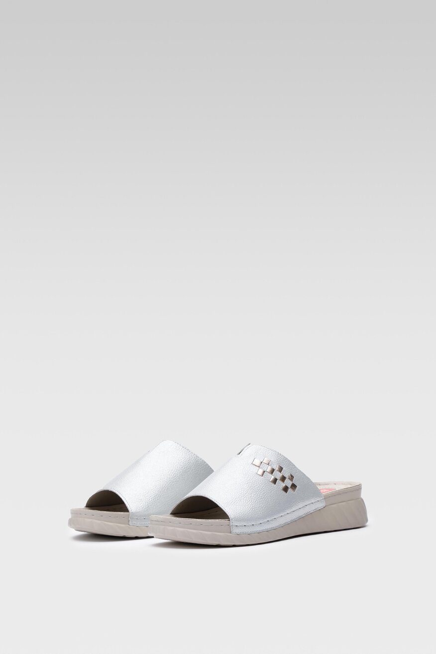 
                Шльопанець Go Soft СРІБНИЙ - 5904248693060