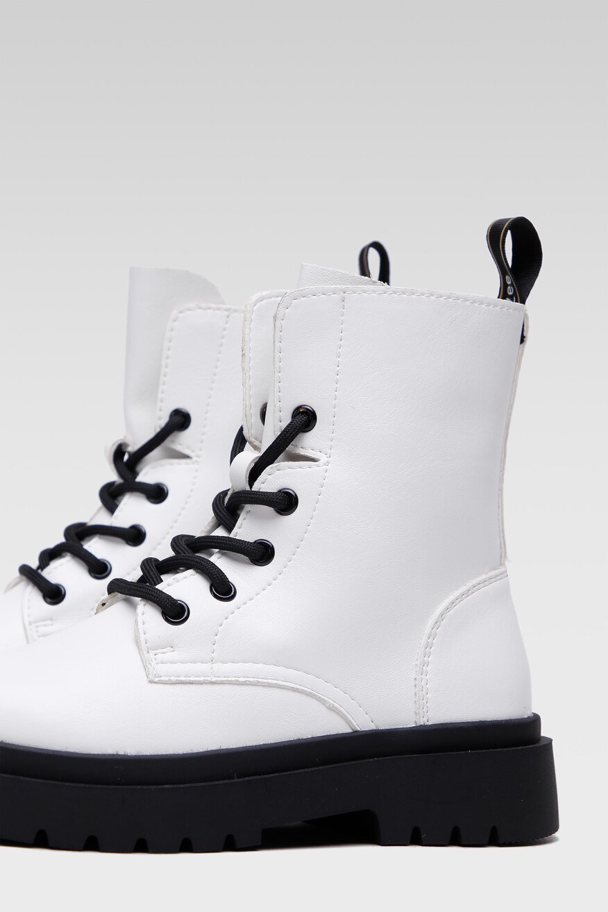 
                DeeZee - Kozaki pastelowe białe - 5904248043841