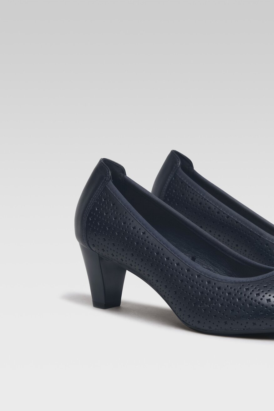 Lasocki - Skórzane czółenka granatowe - 5904862501291