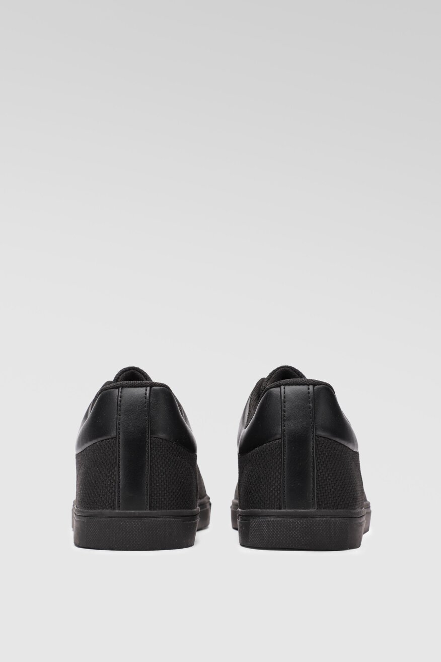 
                Lanetti - Sneakersy czarne sznurowane - 5903698295152