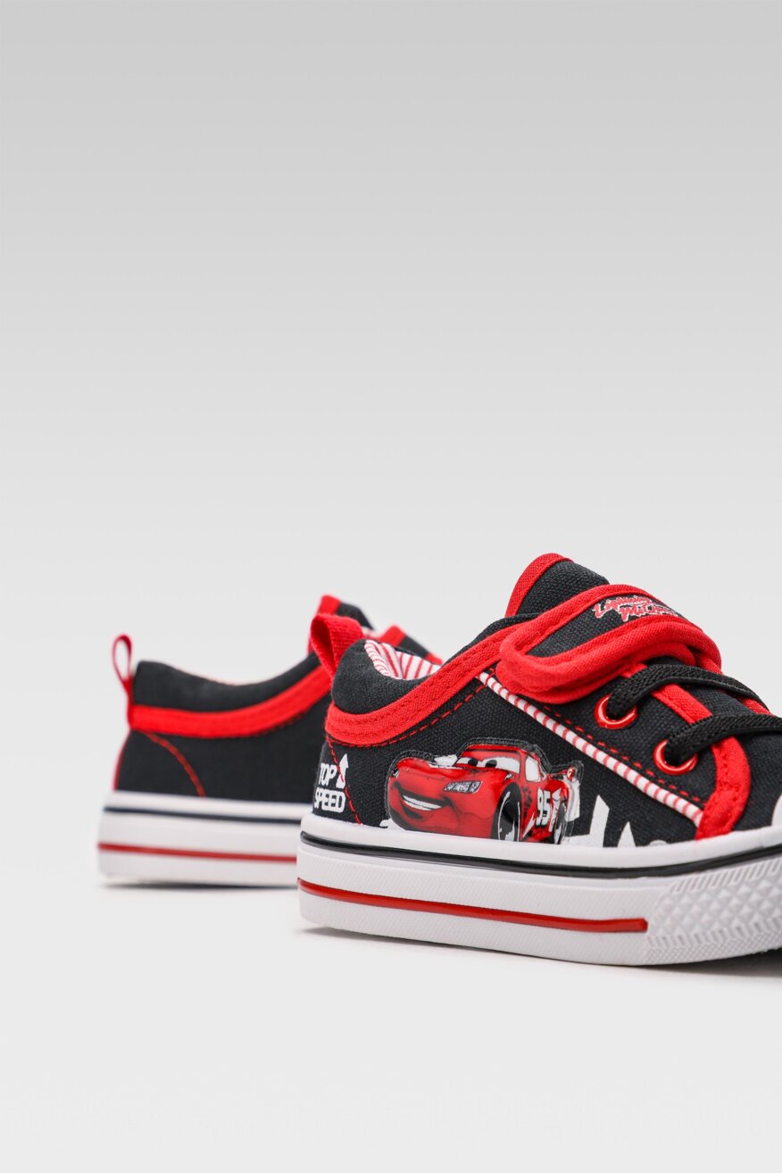 
                Cars - Trampki z printem czarne - 5903698324395