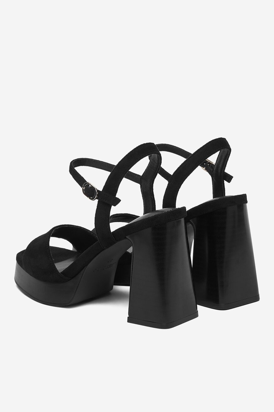 
                Сандалі Jenny ЧОРНИЙ - 5906751669532