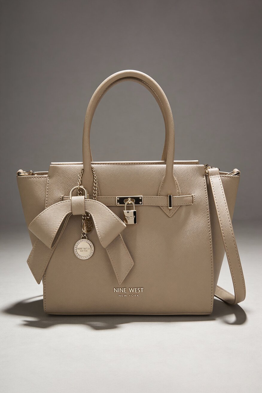 
                NINE WEST - Średnia torebka kuferek - 5906751259634