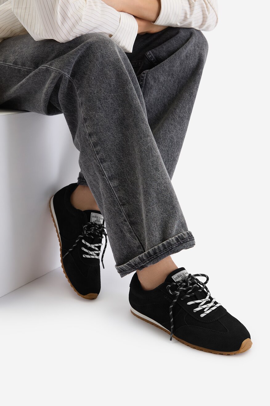 
                Кросівки GUESS JEANS ЧОРНИЙ - 5907964041337