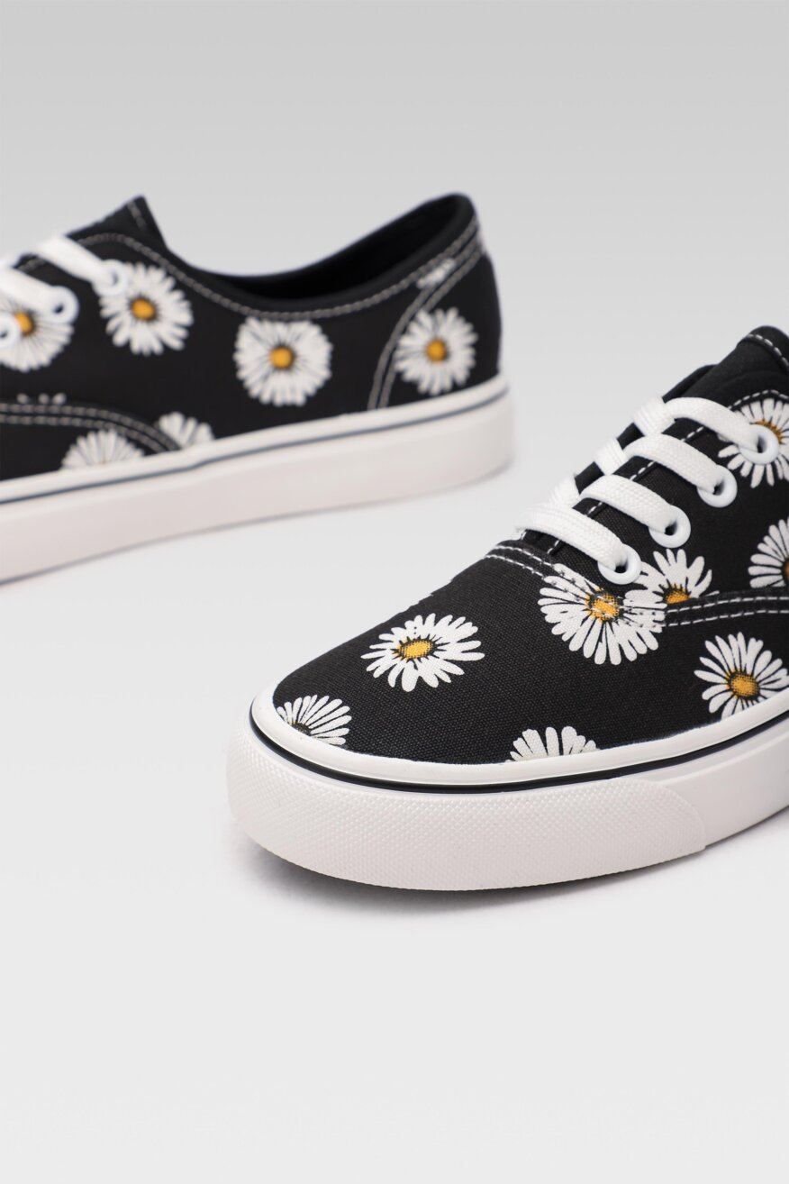 
                Jenny Fairy - Trampki z printem czarne - 5903698472799