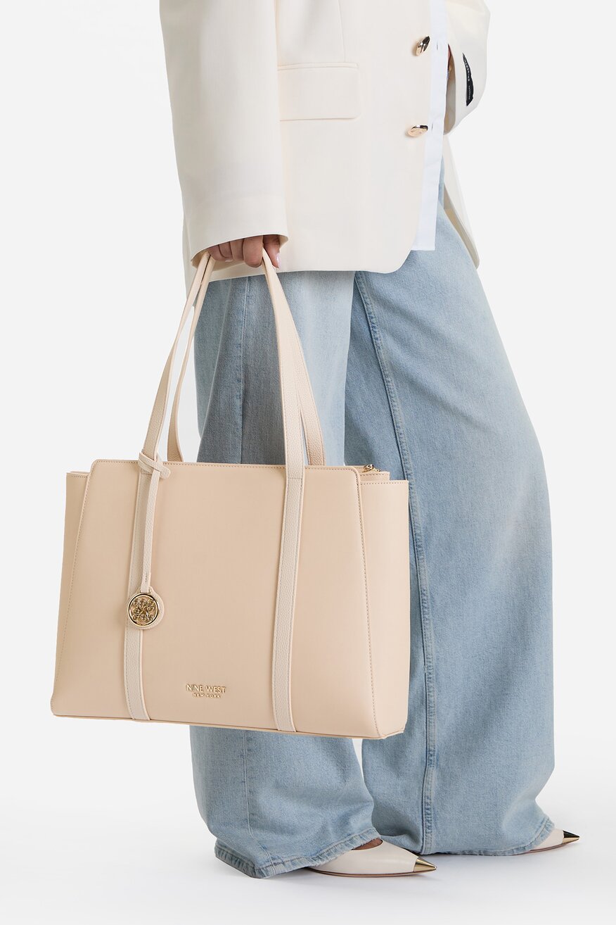 
                Дамска чанта NINE WEST БЕЖОВ - 5906751397077