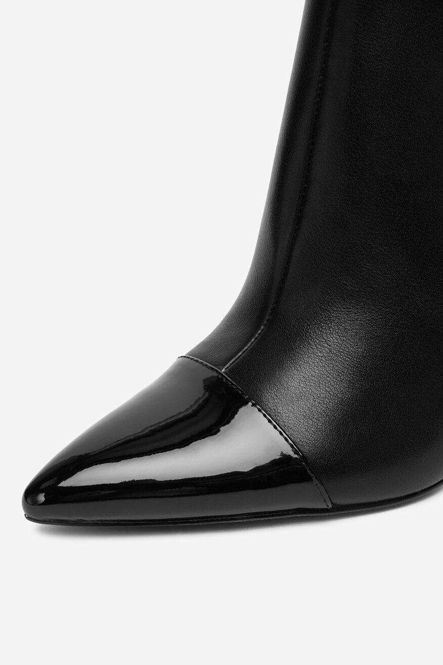 
                Боти NINE WEST ЧЕРЕН - 5906751368190