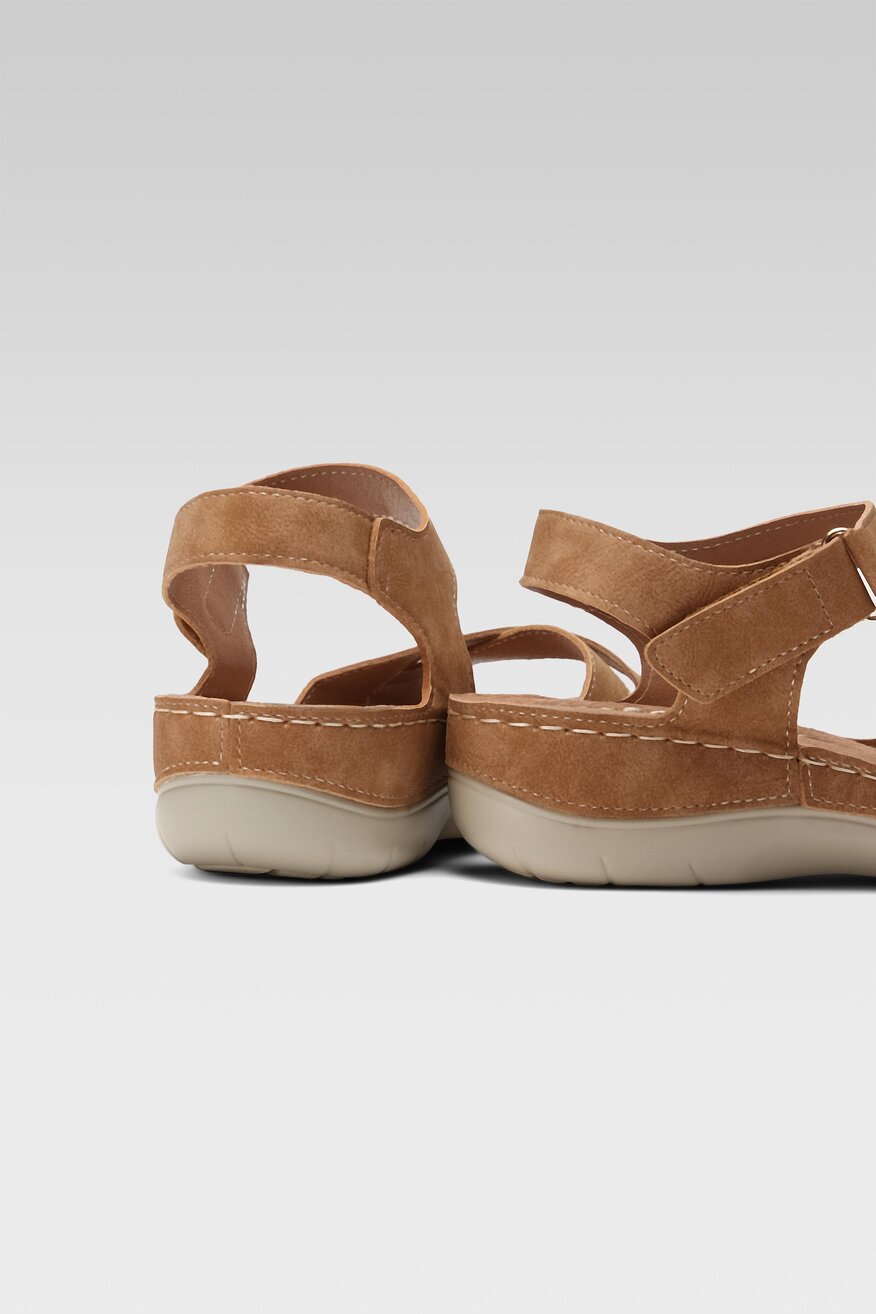 
                Clara Barson - Sandały - 5904862745794