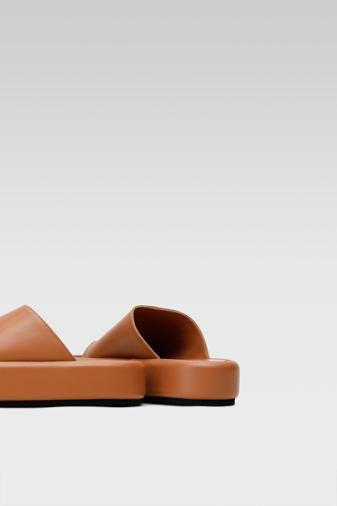 Klapki Gino Rossi 22SS58 Camel