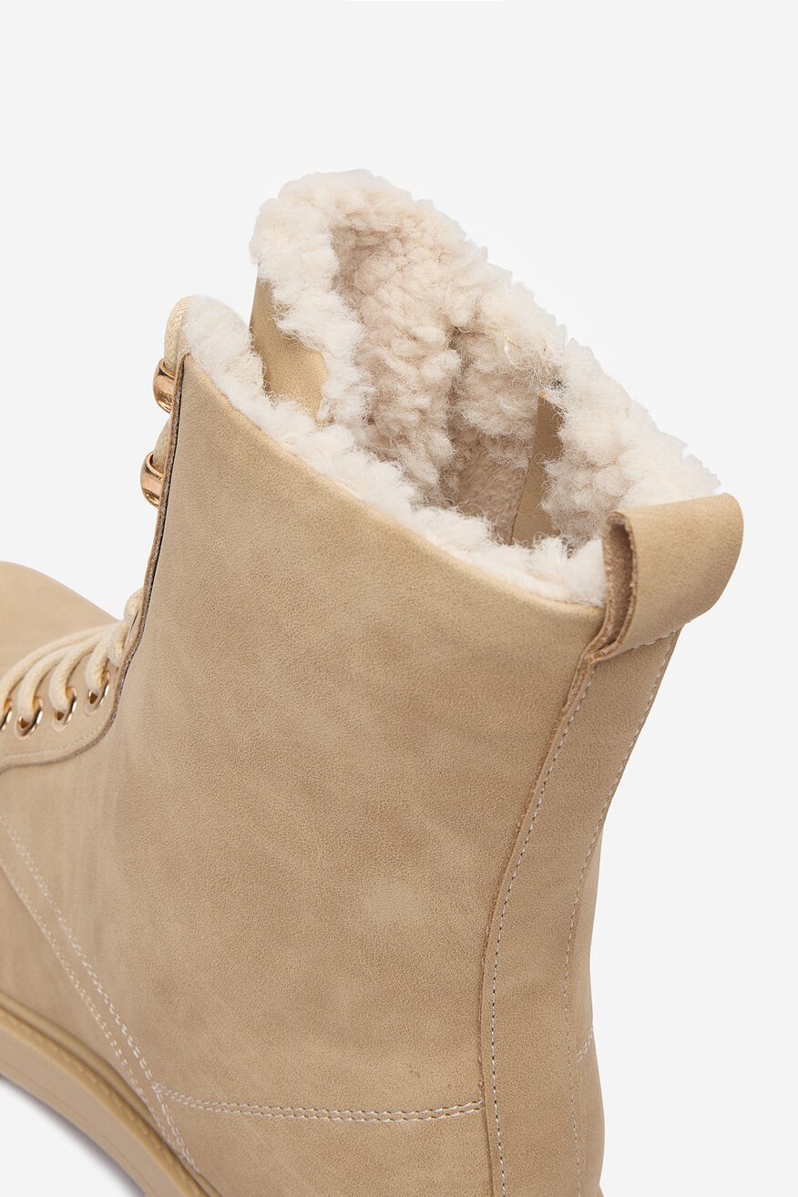 
                Боти DeeZee БЕЖОВ - 5904410910490