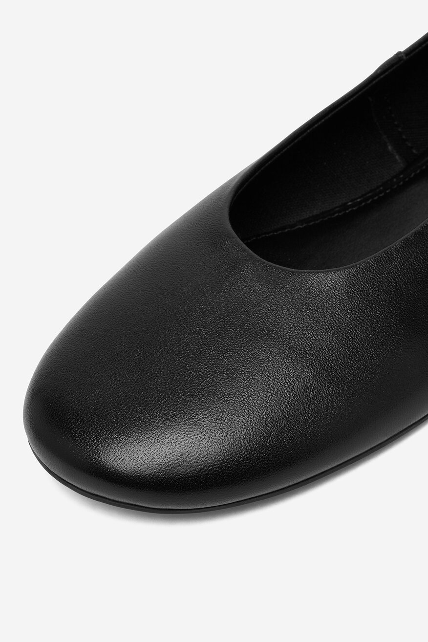 
                Балетки Gino Rossi ЧОРНИЙ - 5906751991480