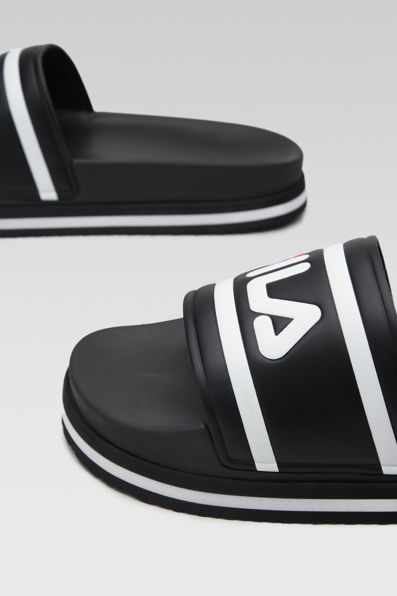 Klapki Fila Morro Bay Zeppa wmn FFW0048 80010 Czarny