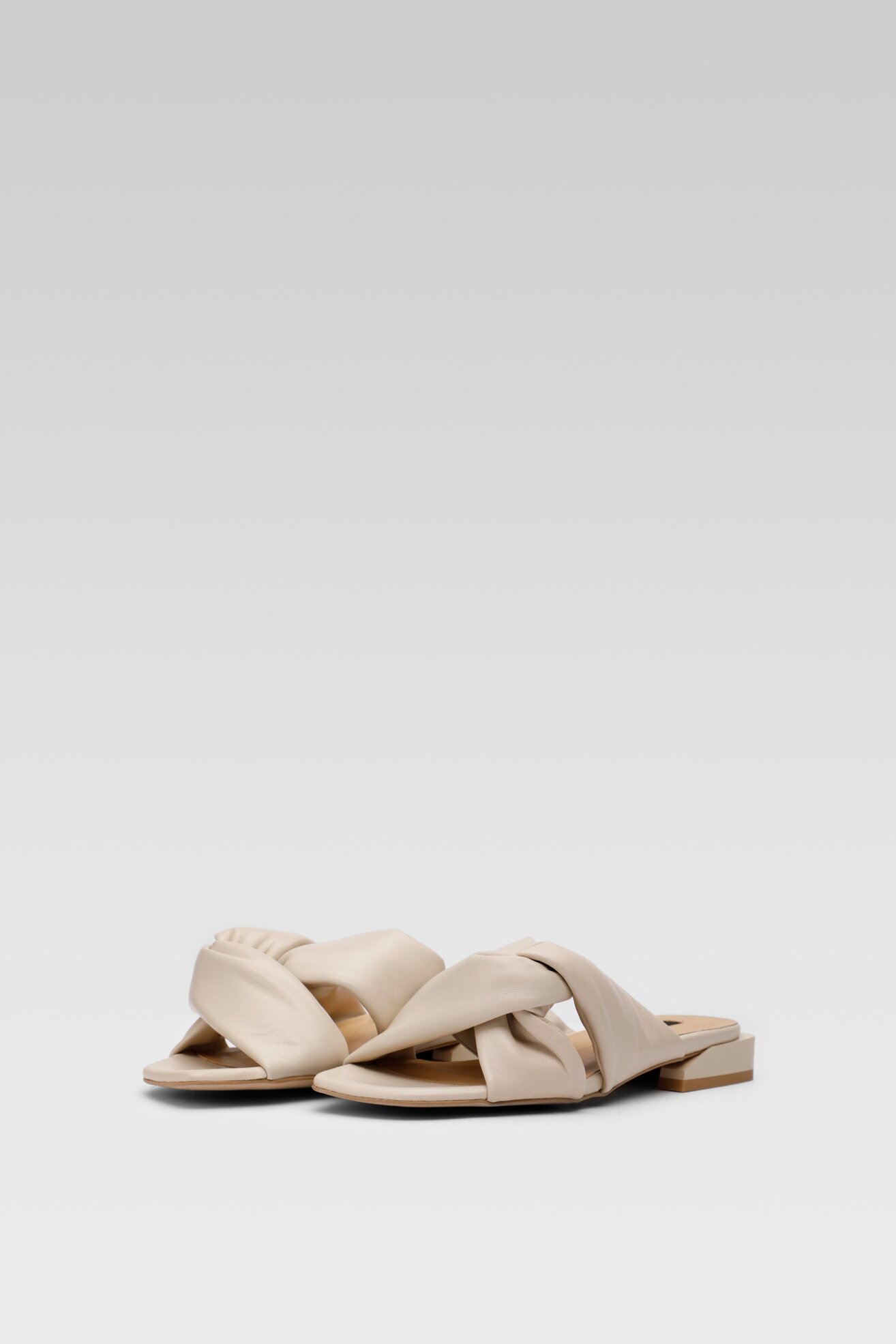 Klapki Gino Rossi 17101 Beżowy