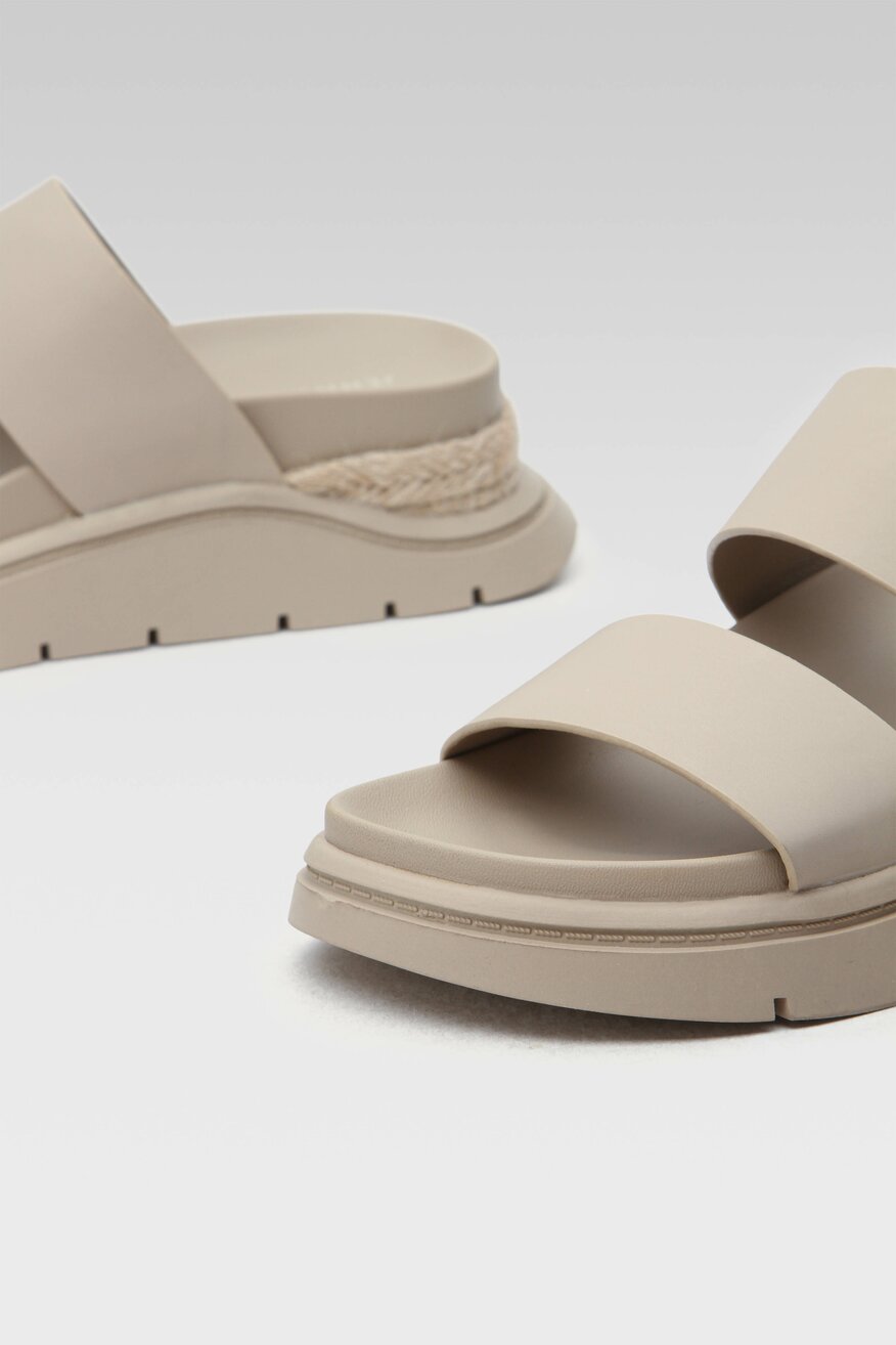 
                Jenny Fairy - Klapki beżowe - 5904248673390