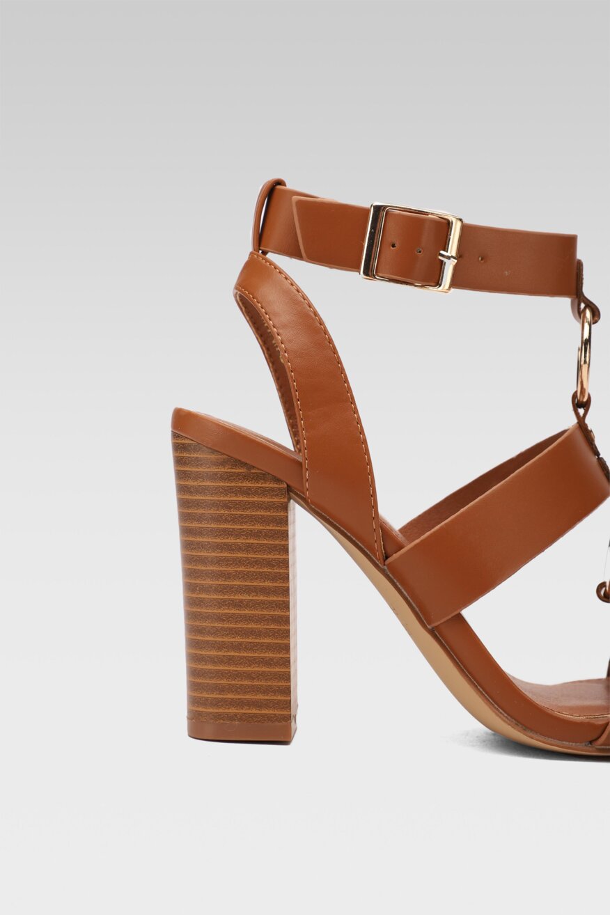 
                Jenny Fairy - Sandały na obcasie brązowe - 5903698489810