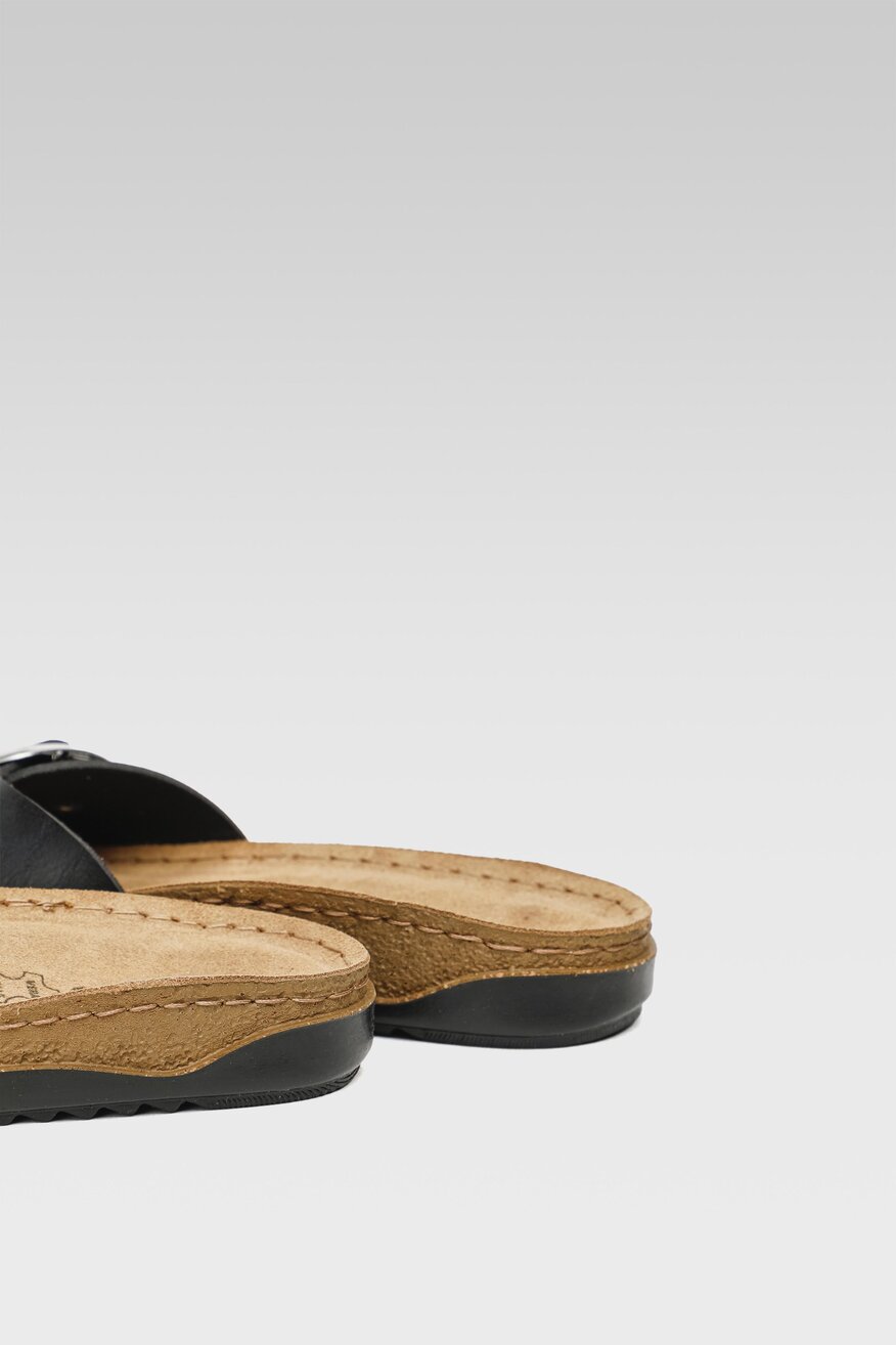 
                Inblu - Klapki profilowane z klamrą - 5904248622817