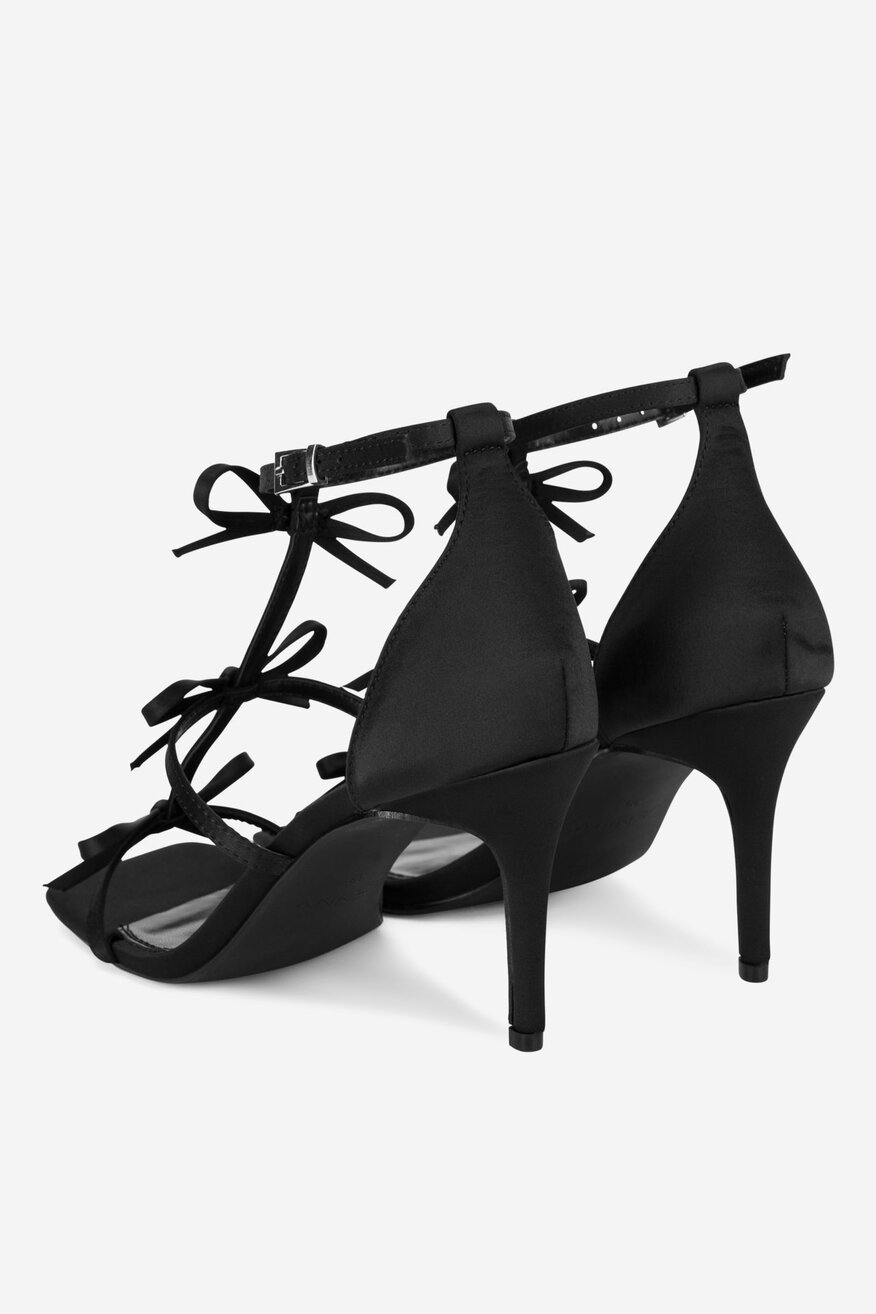 
                Сандалі Jenny ЧОРНИЙ - 5903698724089