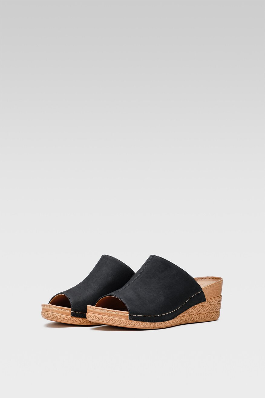 
                Clara Barson - Klapki na koturnie - 5904862810812