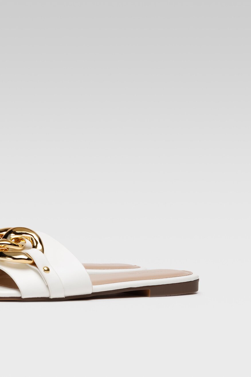 
                DeeZee - Klapki z aplikacją białe - 5904248670887