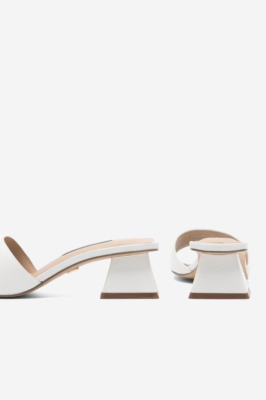 
                Gino Rossi - Skórzane klapki białe - 5904862796727