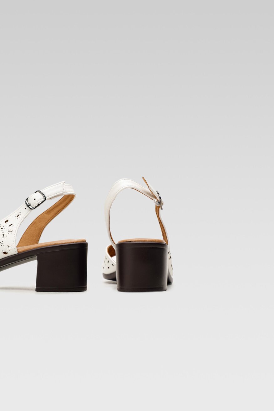 
                Clara Barson - Sandały ażurowe białe - 5904248760267