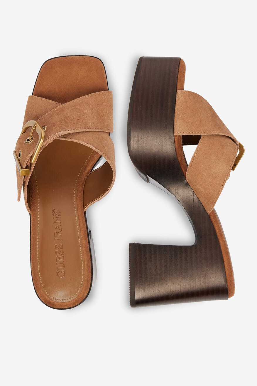 
                GUESS JEANS - Klapki skórzane - 5907964071709