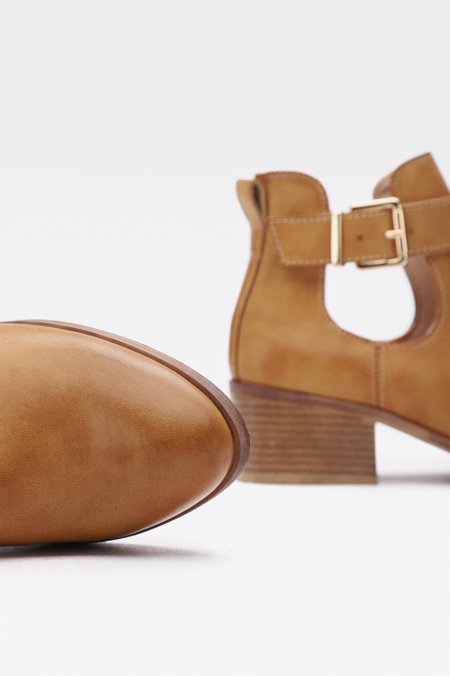 Jenny Fairy - Botki na obcasie z wycięciami - 5903698285375