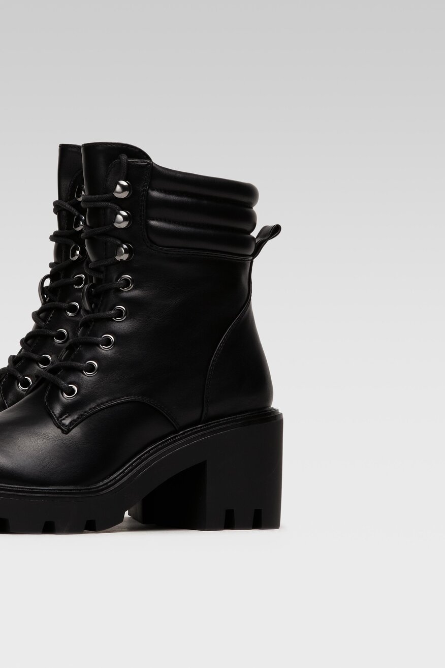 
                Боти Jenny Fairy ЧЕРЕН - 5904862221014