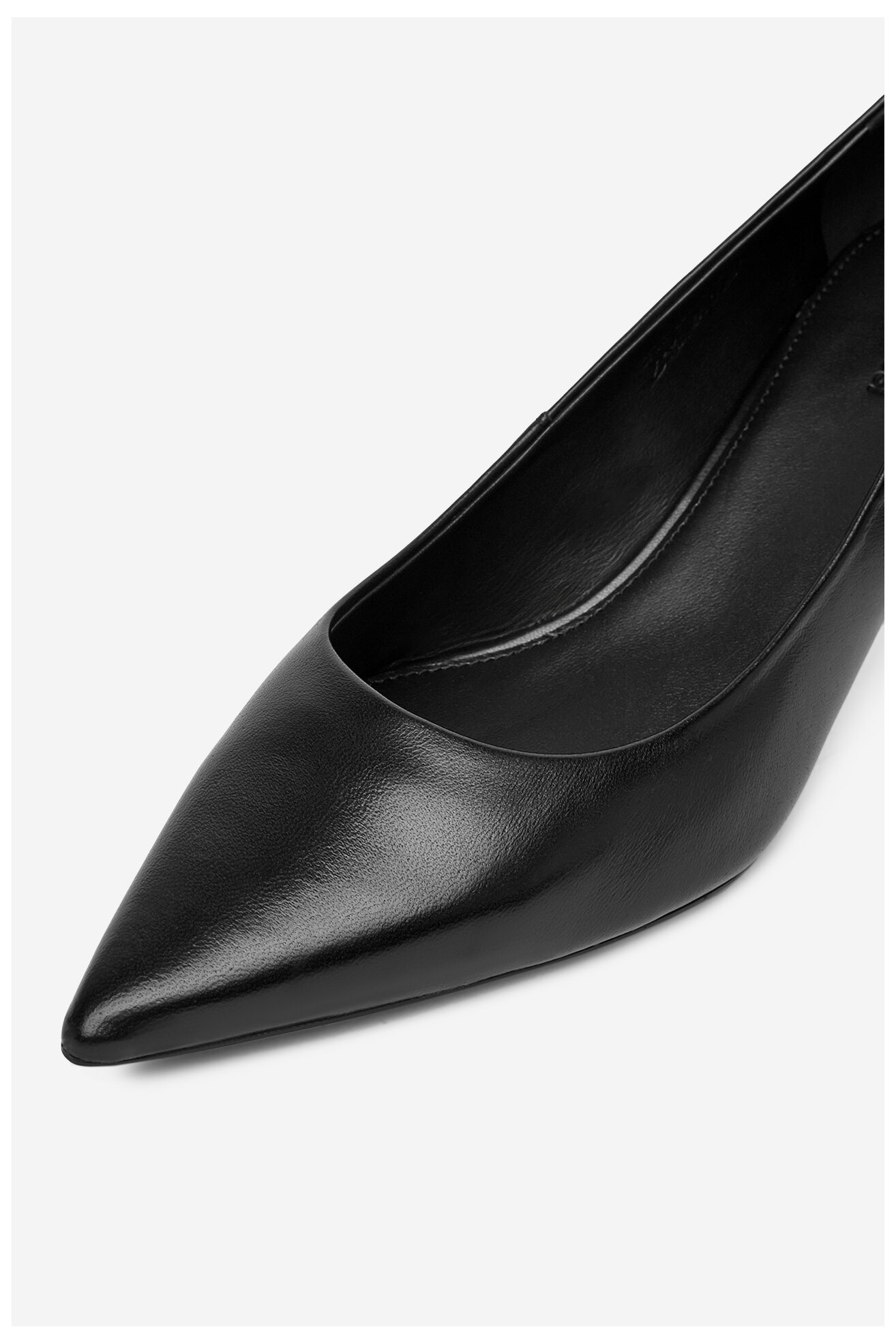 Cipele na štiklu Gino Rossi DANI-V1937-31-1 CRNA