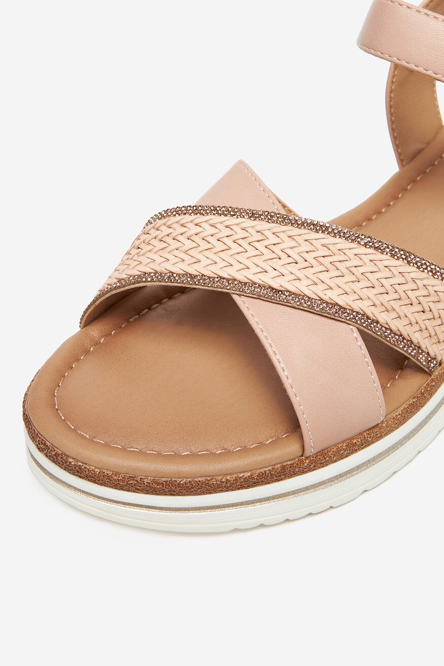 
                Clara Barson - Sandały na koturnie - 5903698794235