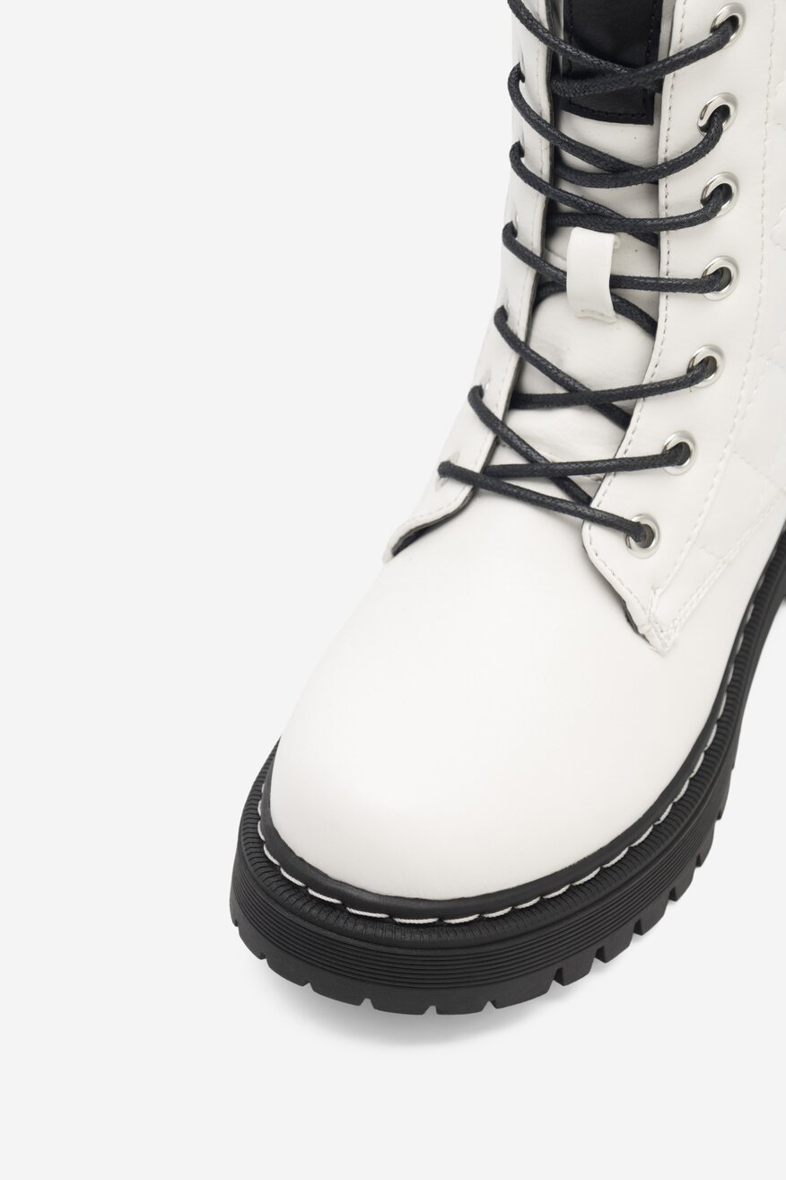 
                Боти DeeZee БЯЛ - 5904862985138