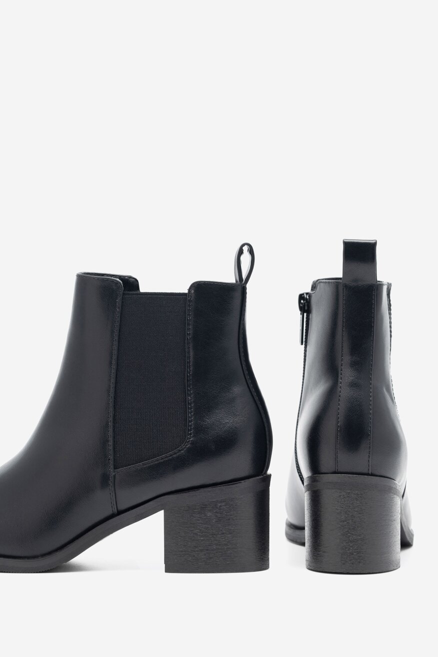 
                Clara Barson - Botki na słupku - 5904862962054