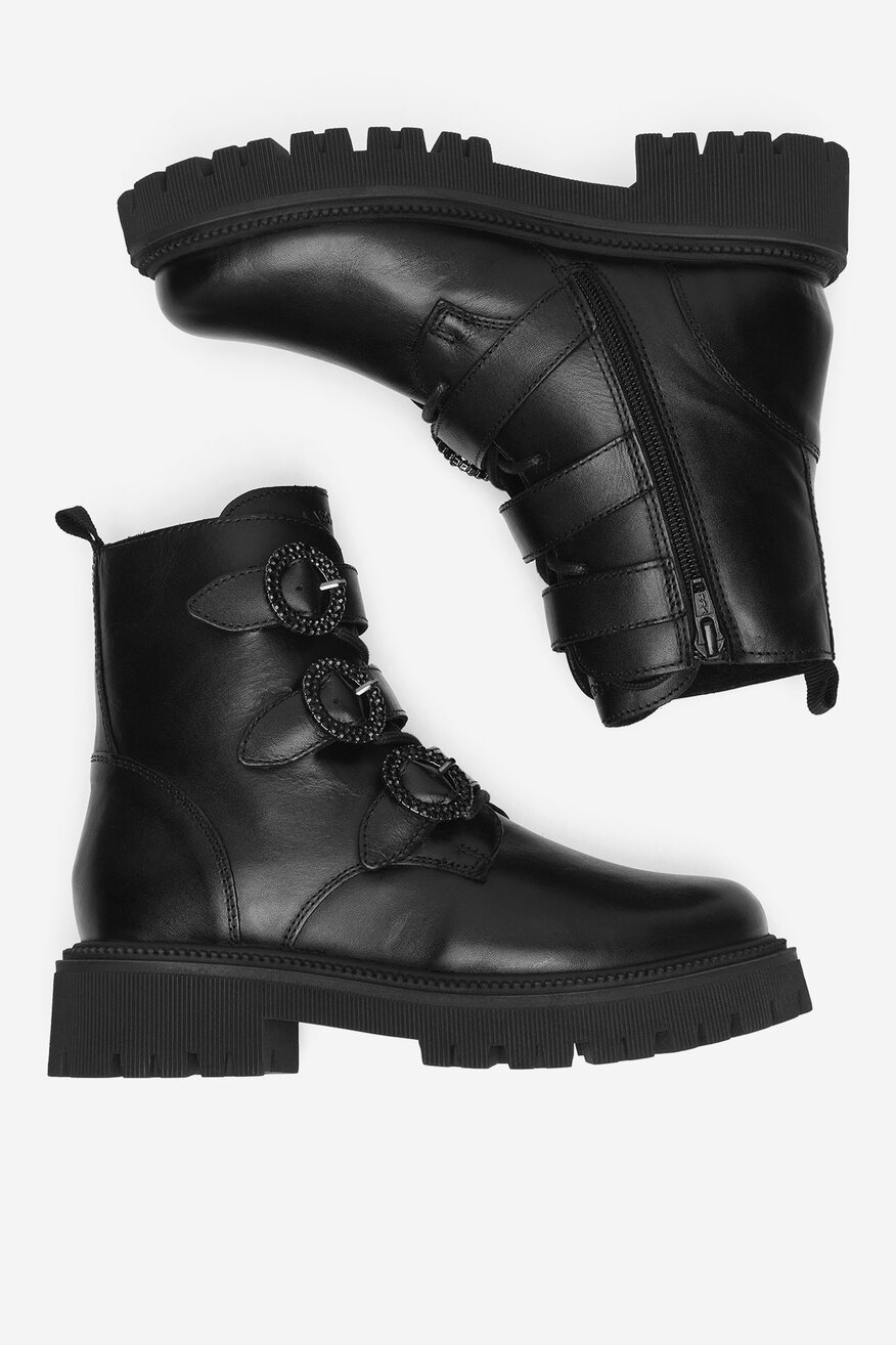 
                Šněrovací vyšší obuv Lasocki Young ČERNÁ - 5905588934592