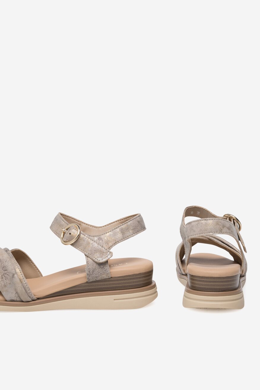 Lasocki - Sandały skórzane na koturnie - 5905588519621