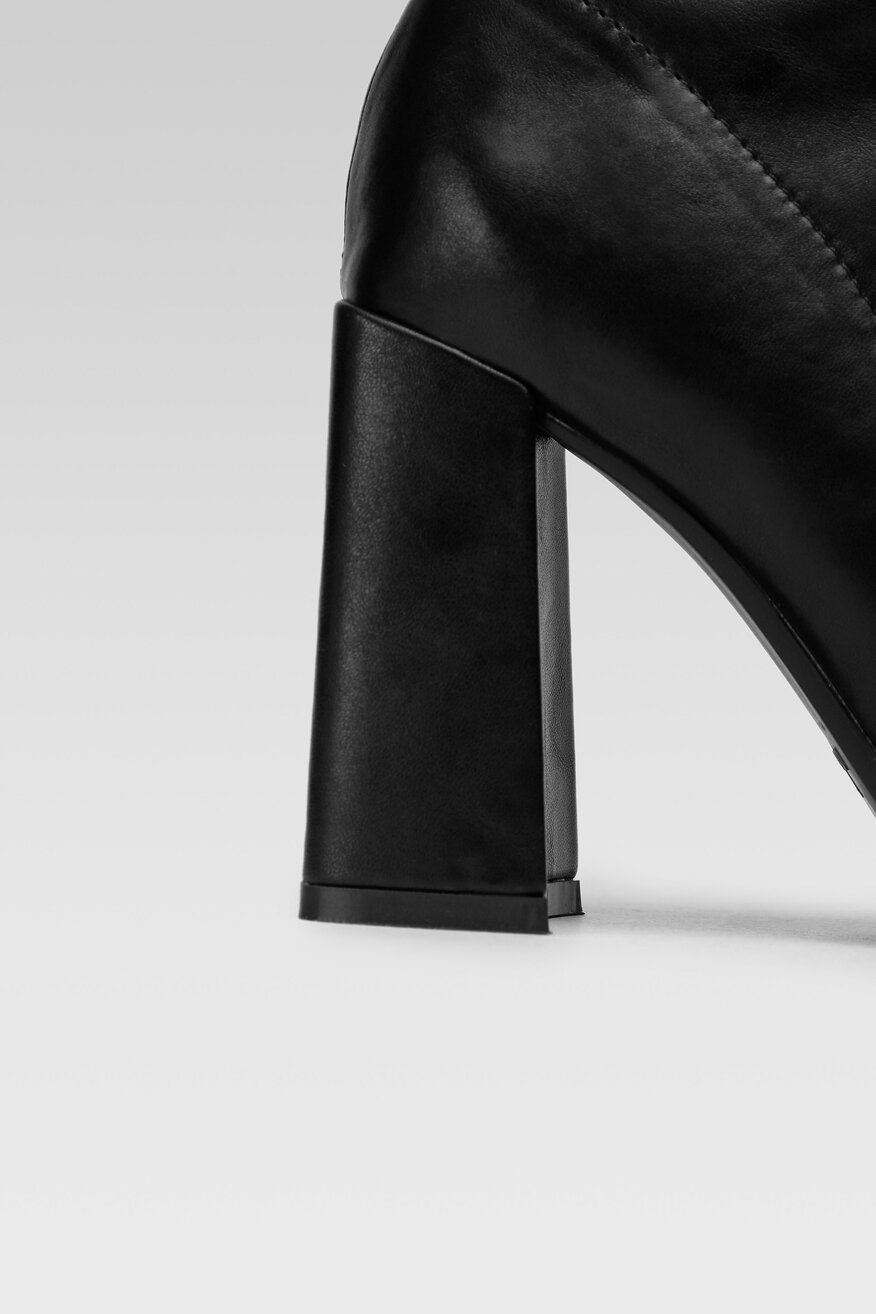 
                DeeZee - Botki szpice czarne - 5903698913766