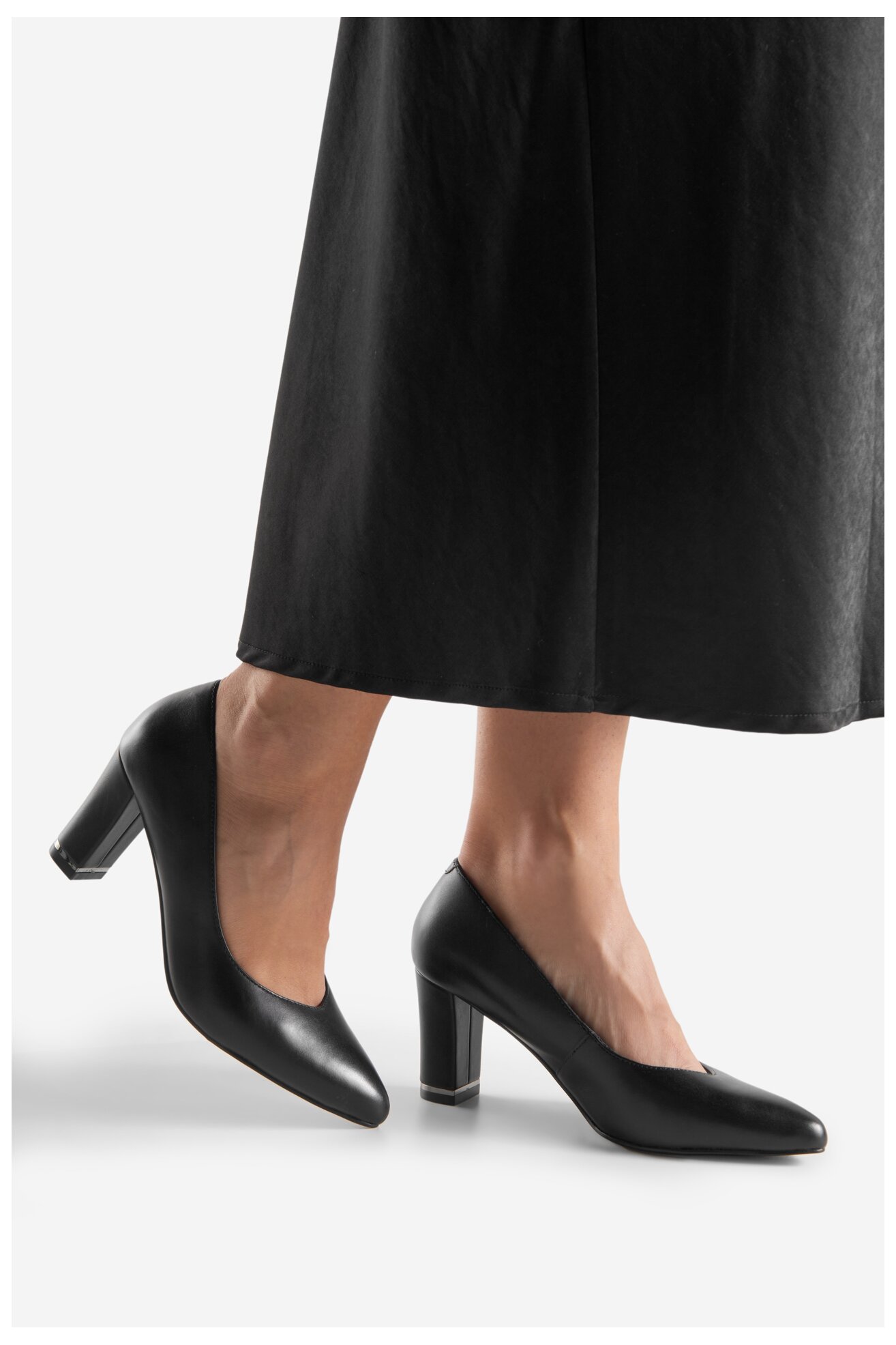 Cipele na štiklu Lasocki WYL3990-1Z CRNA