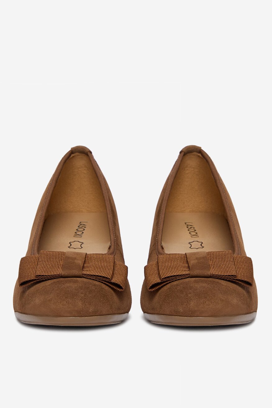 
                Körömcipő Lasocki BARNA - 5906751610978