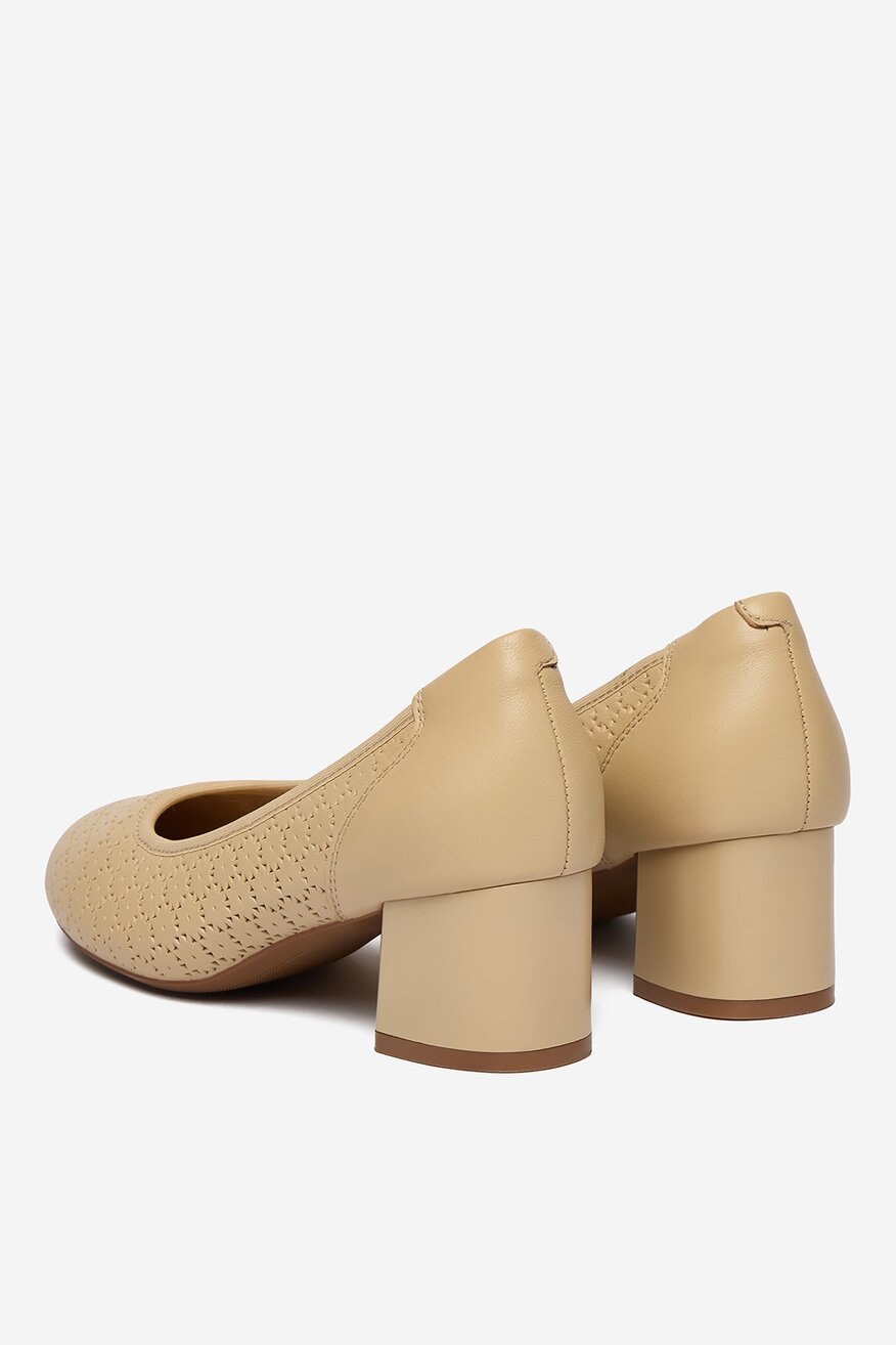 
                Елегантни обувки Lasocki БЕЖОВ - 5906751799642