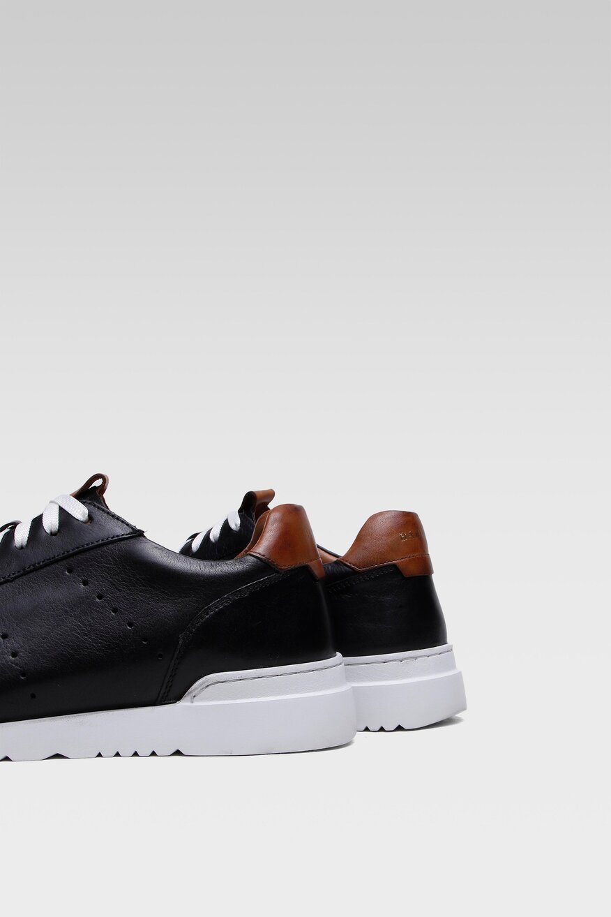 
                Badura - Skórzane sneakersy czarne - 5904248779108