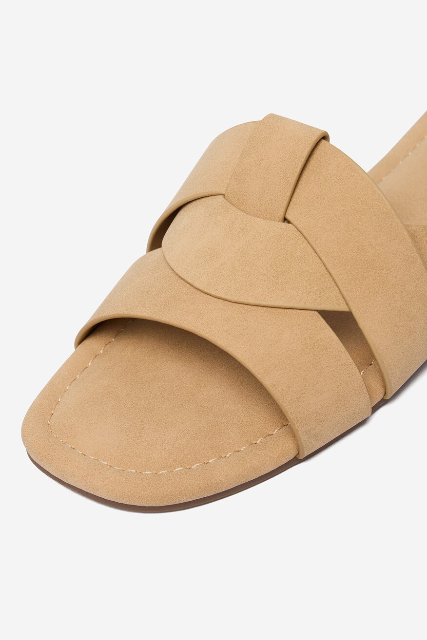 
                Шльопанець Jenny БЕЖЕВИЙ - 5906751719985