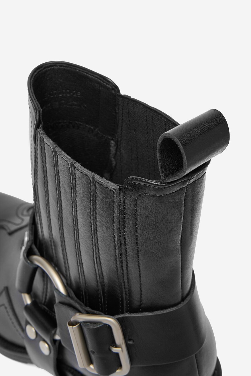 
                        Bokacsizma Badura EO-BAILE-07100-25 FEKETE - 5906751418888