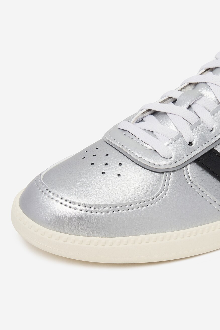 Спортни обувки adidas СРЕБРИСТ - 5906751164433