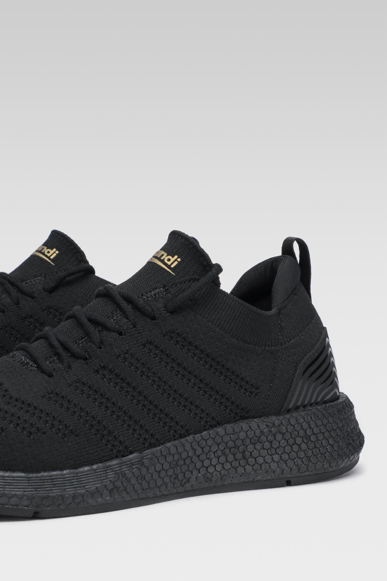 Obuwie sportowe Sprandi MP07-GVA Czarny