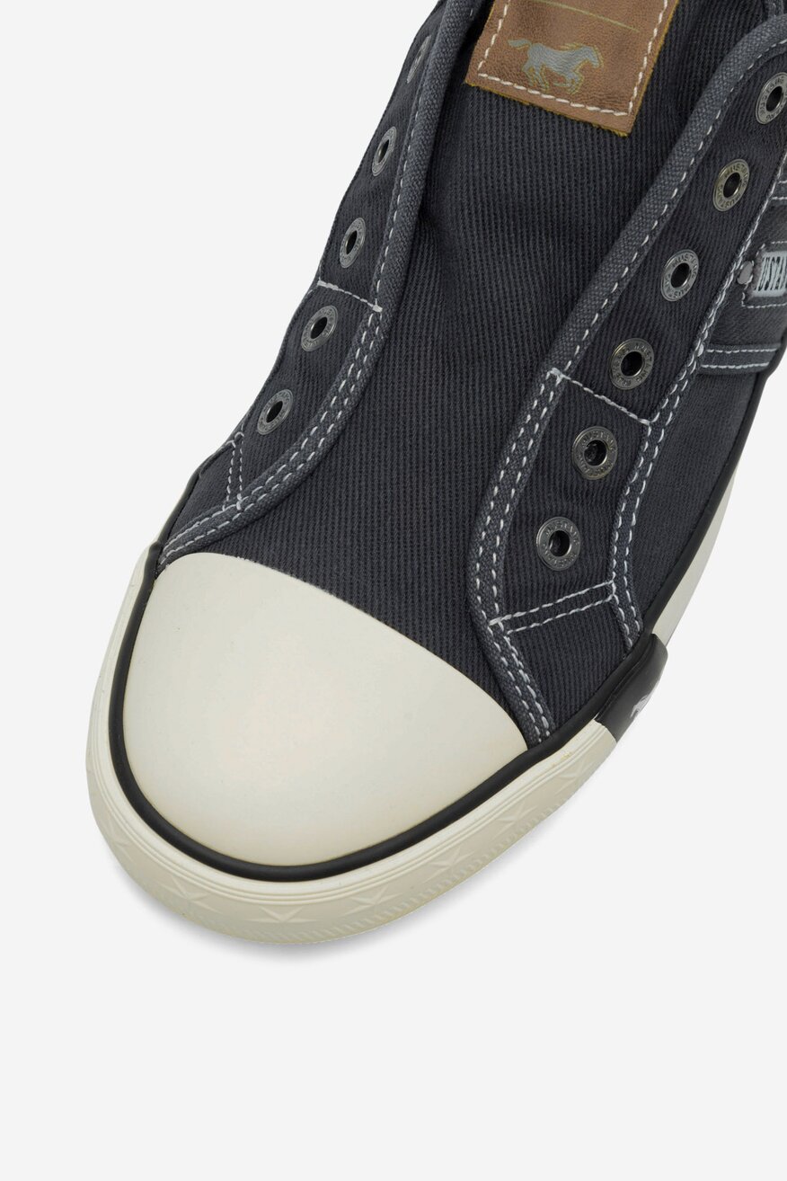 
                Mustang - Trampki - 5903419832888