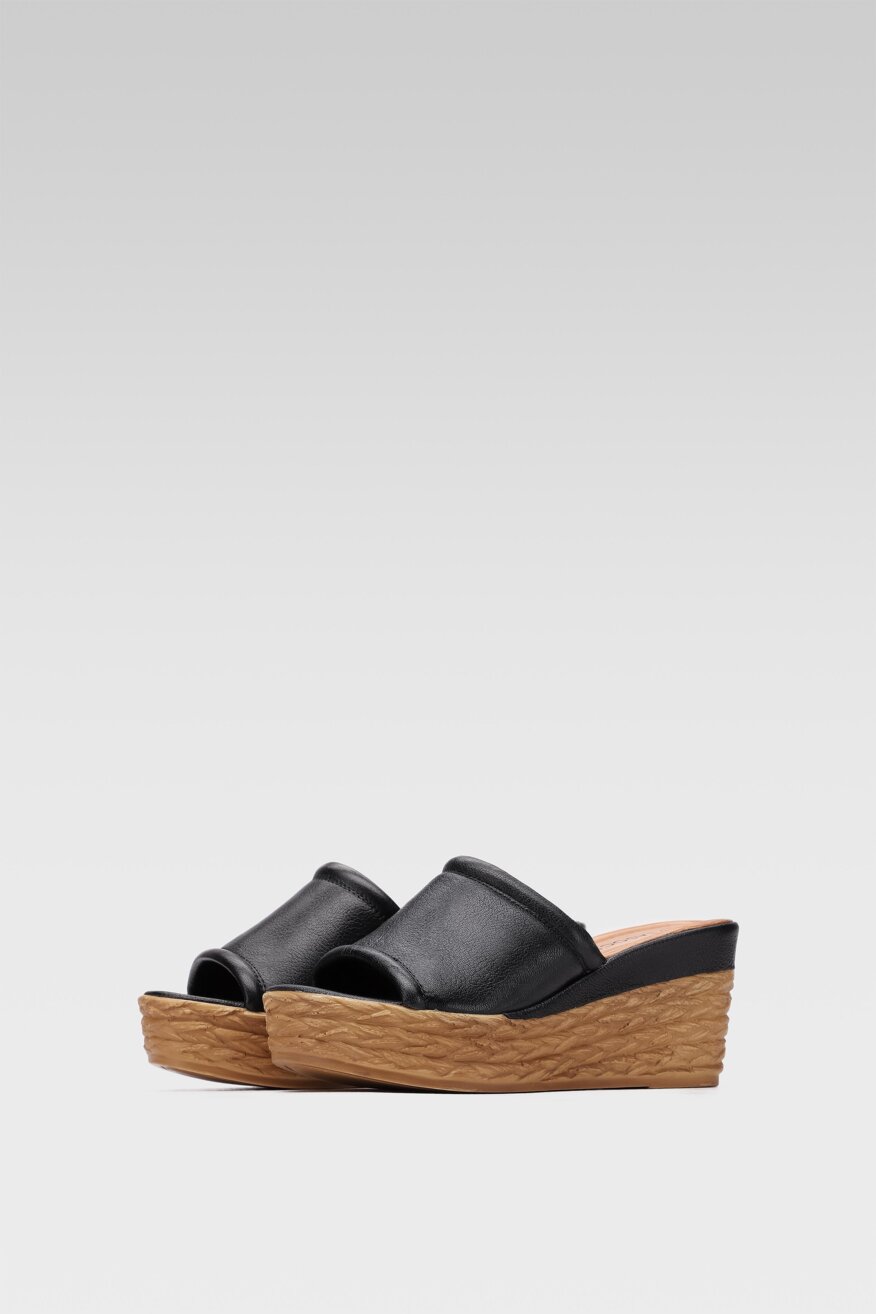 
                Lasocki - Skórzane klapki na koturnie z platformą - 5903698641706